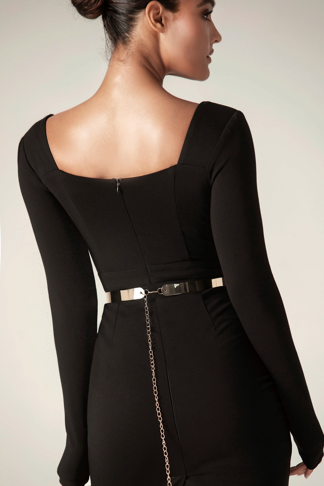 Khai Sweetheart Neckline Midi Dress (Black)